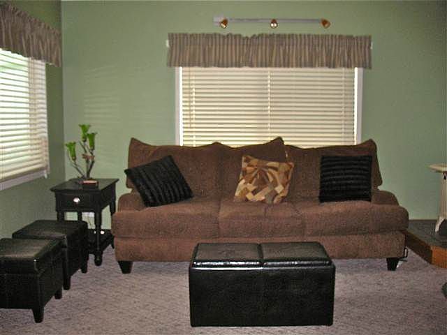 2nd image of 724 Plumas St