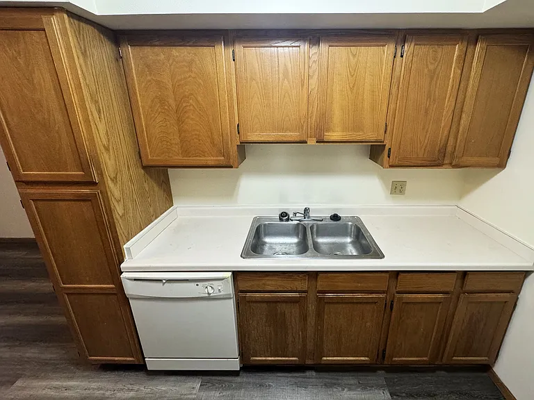 7118 Raymond Rd — Photo 8