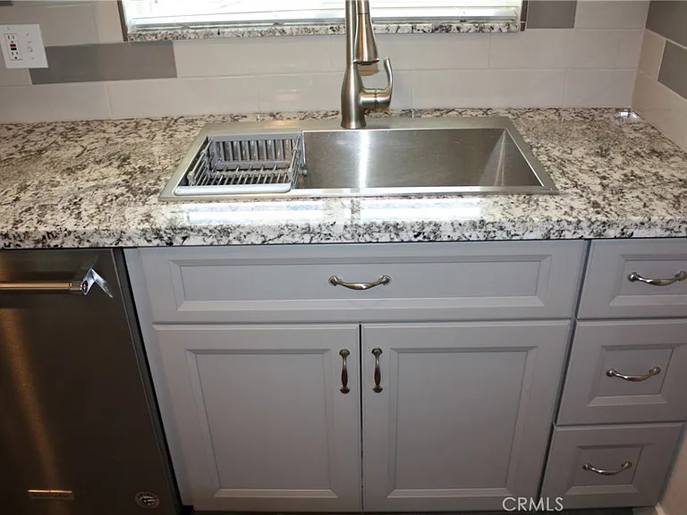 3035 Kathleen St — Photo 6