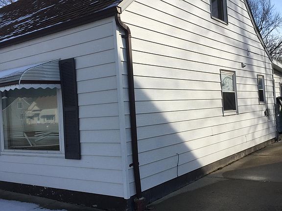 2nd image of 26900 Farringdon Ave