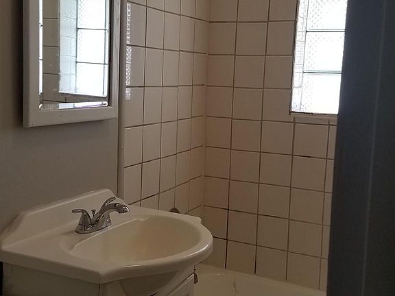 4th image of 1518 Race St