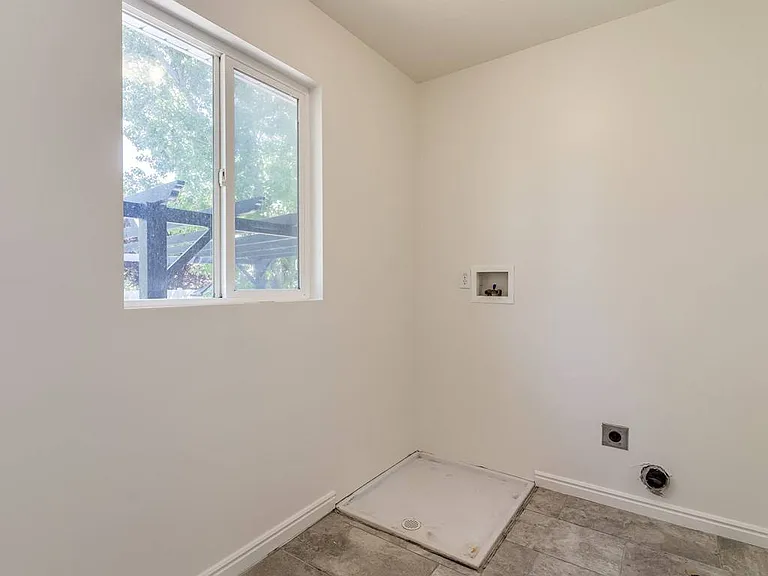 1812 W 1225 S — Photo 17