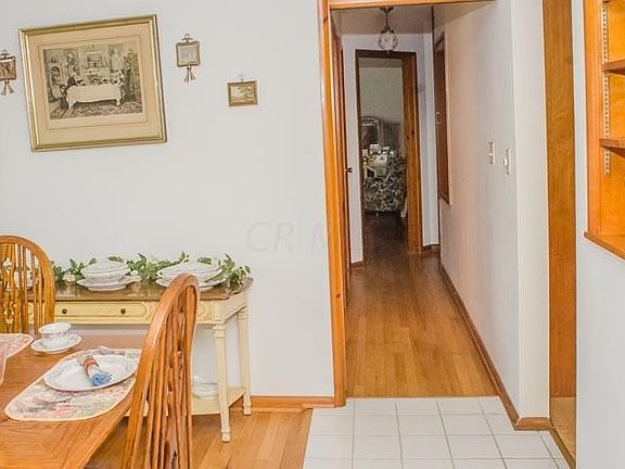 4th image of 822 Lake Shore Dr W