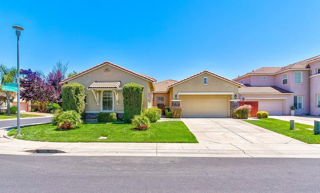 10121 Passaro Way photo 1