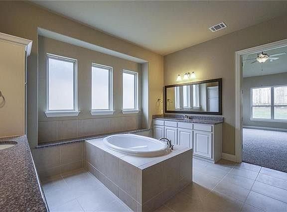 4th image of 114 Oakwood Ln