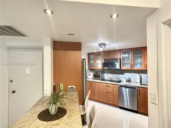 999 Brickell Bay Dr, Miami, FL