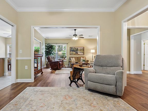 3rd image of 201 Wrennewood Ln