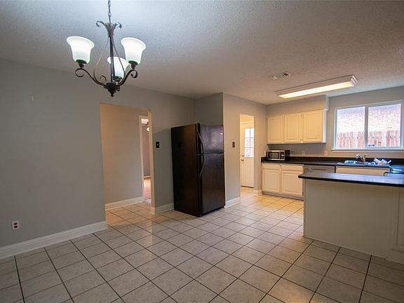5th image of 709 Nightingale Cir