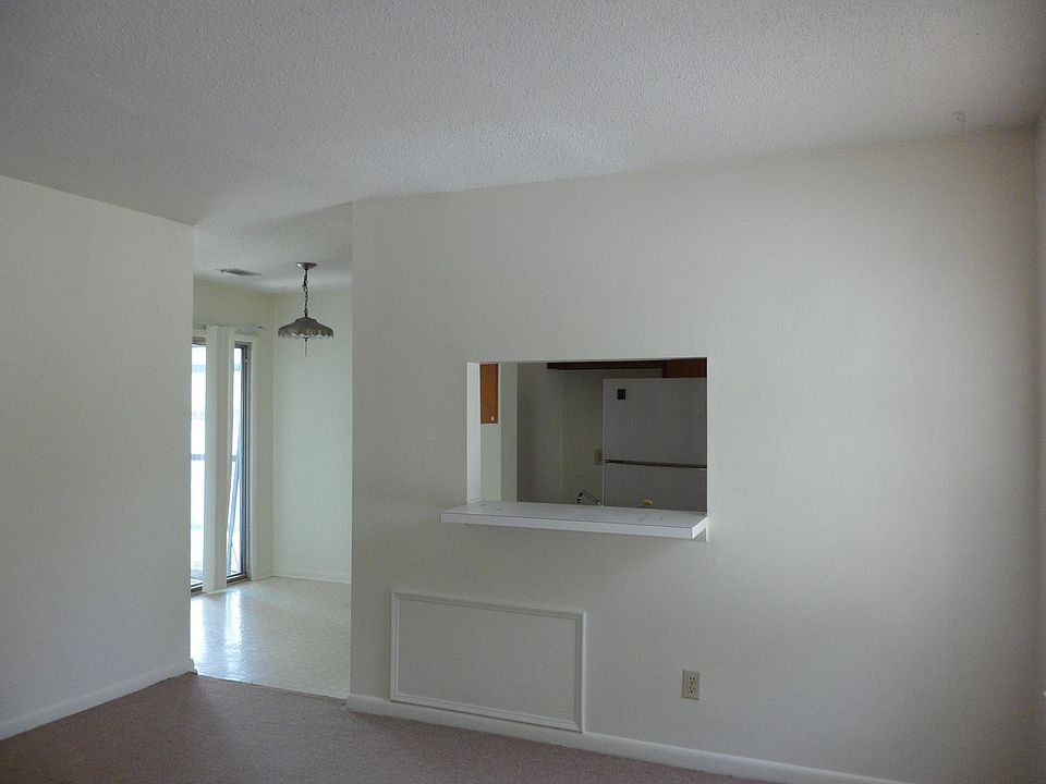 2nd image of 141 Old Jericho Rd #A