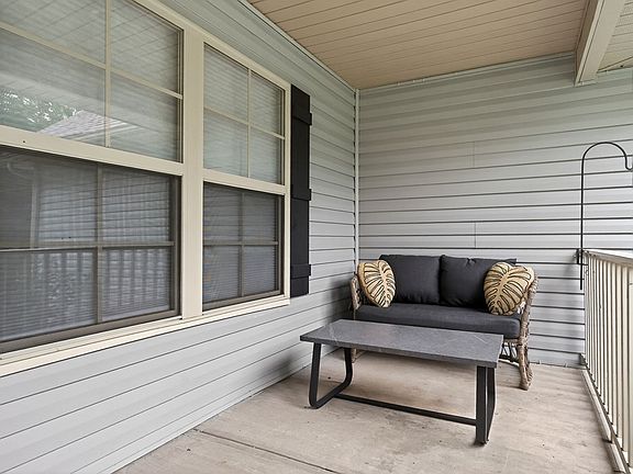 4th image of 2689 Spruce Loop