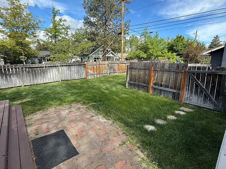 640 NW Delaware Ave — Photo 3