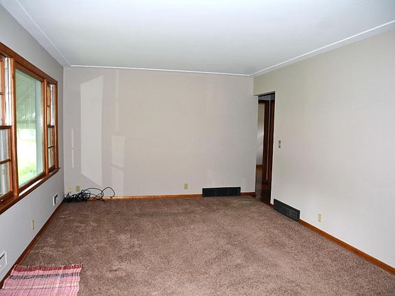 3rd image of 207 Hickory Ave