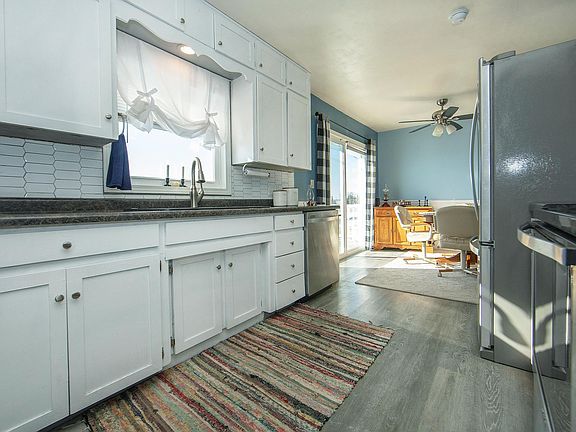3rd image of 1027 Dorothy Ave