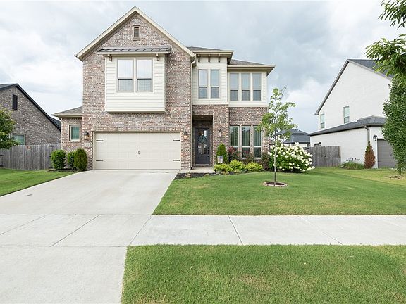 4th image of 3758 W Dahlia Way