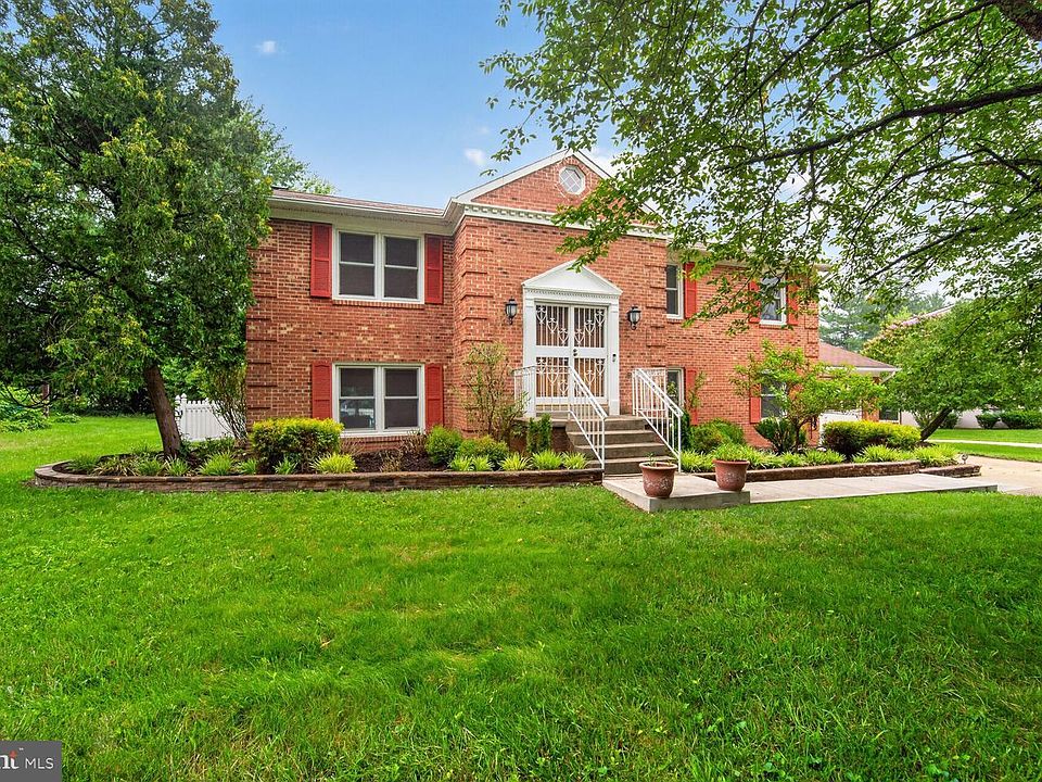 1st image of 10906 Lake Arbor Way