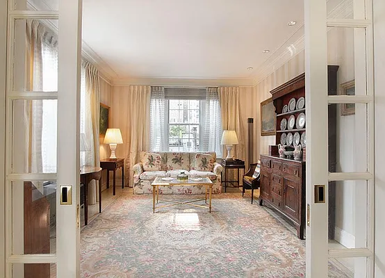 Sold by Warburg | media 13