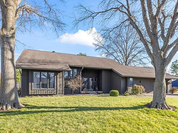 2nd image of 1731 Oakmont Dr