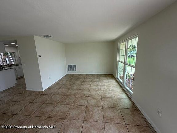 3rd image of 4118 Stratfield Dr