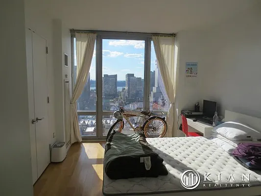 Rented by Kian Realty | media 32