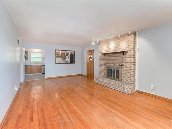 5th image of 6328 Roswell Ave