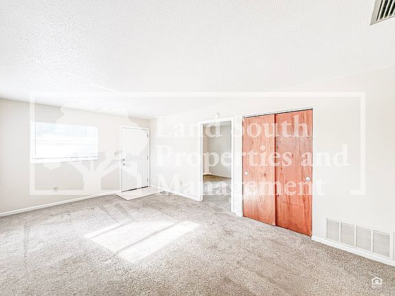 4th image of 725 E Lime St APT D