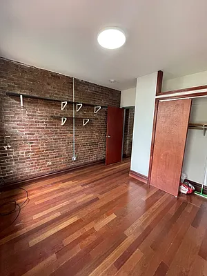 Rented by Bond New York | media 23