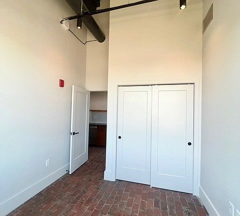 5th image of 700 S Main St #506