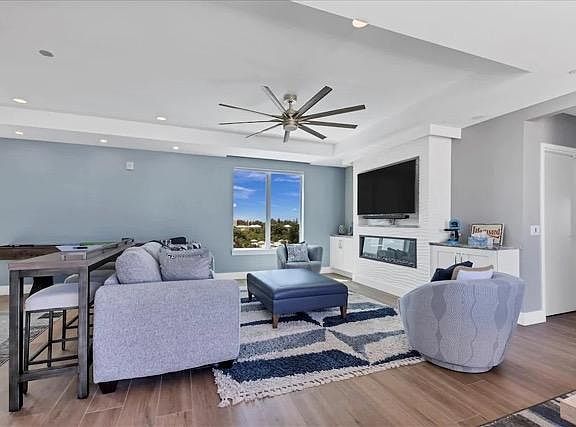 2nd image of 1140 Seaside Dr #B