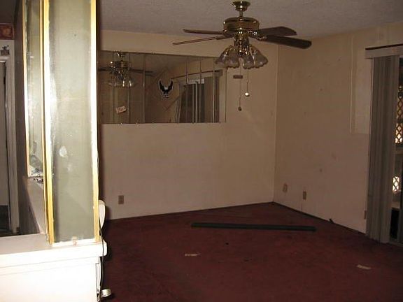 3rd image of 9811 Hemlock Ave