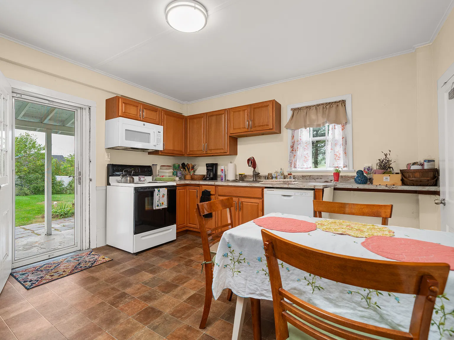 2 bed, $1,950 — Photo 3