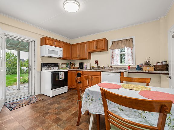 3rd image of 9B Hoffman Rd #B