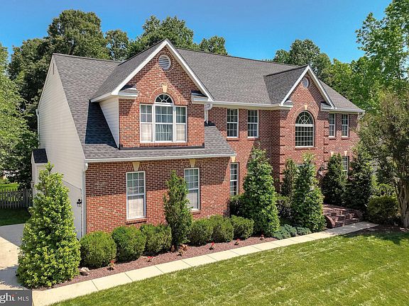 3rd image of 1205 Cornwall Dr