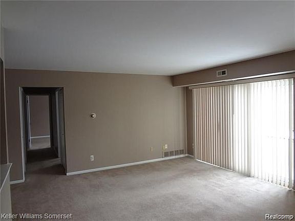 3rd image of 611 Sunset Ln