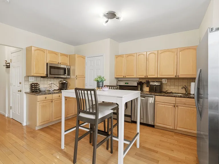 130 Bloomfield St #2 — Photo 9