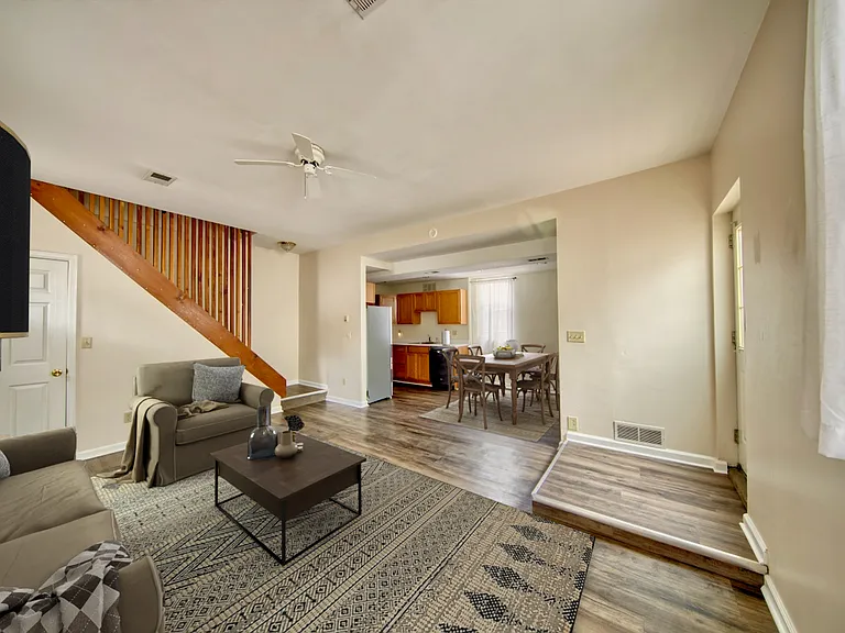 1133 1/2 N Corona St — Photo 3