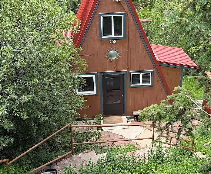 108 Fairview Ave — Photo 1
