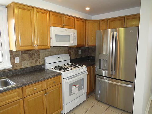 4th image of 298 Luddington Ave Floor 2