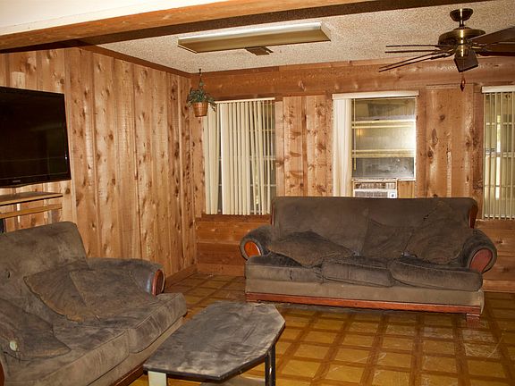 3rd image of 1411 Levee Dr