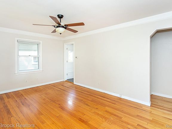 4th image of 2441 Coy St