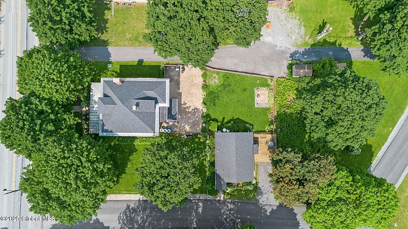 3rd image of 252 Main Street