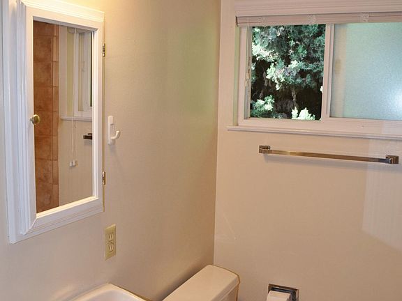 5th image of 1405 McDaniel Ave APT 4