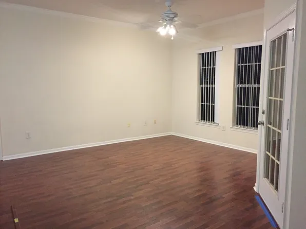 9320 Crescent Loop Cir APT 303, Tampa, FL 33619