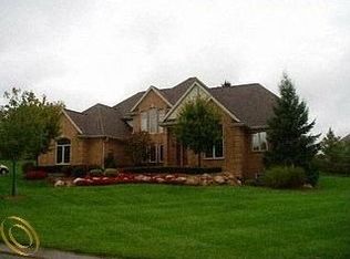 4525 Green Meadow Ln, Rochester, MI 48306