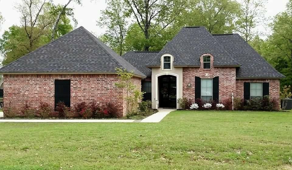 1st image of 121 Lakefront Dr