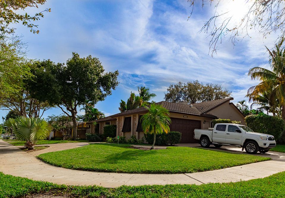 1st image of 1273 SW 27th Ave