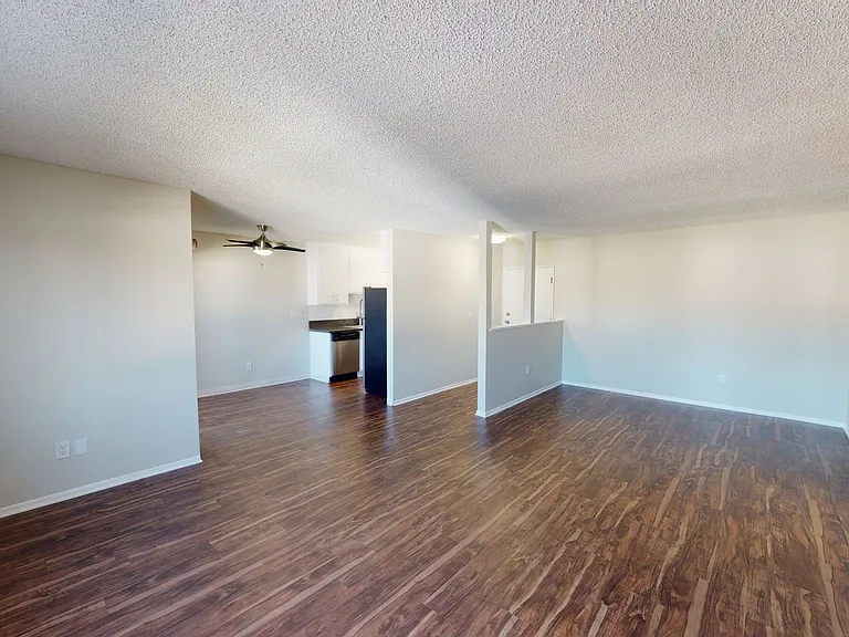 Royal Terrace Apartments — Photo 10