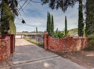 9810 Helen Ave, Sunland, CA 91040