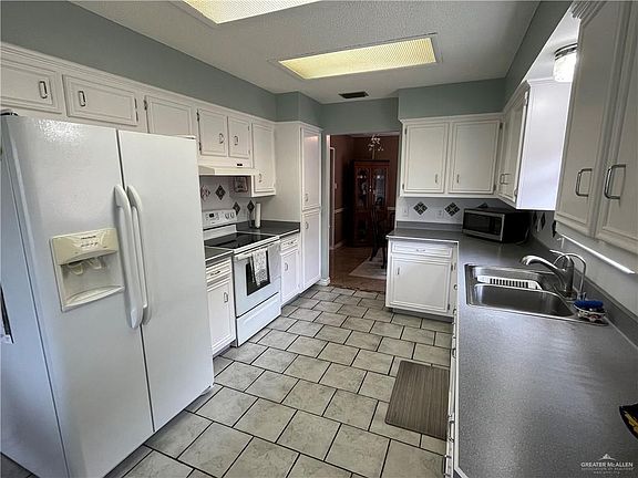 3rd image of 315 Diana Dr