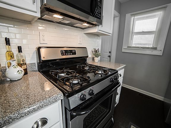4th image of 1105 Westmoreland Ave