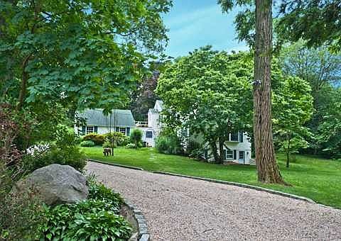 2nd image of 8 Brinkman Ct